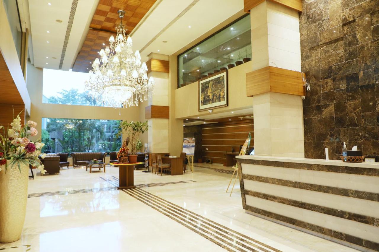 Boulevard 9 Luxury Resort & Spa Nadiād Exterior foto